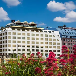Отель Radisson Red Hotel,